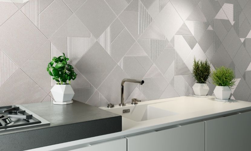 Los azulejos con acabados naturales son muy adecuados para redecorar tu cocina con estilo.