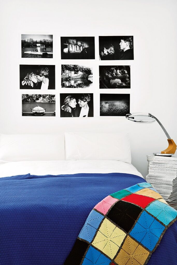 The photos are used to decorate the bedroom and replace the headboard.