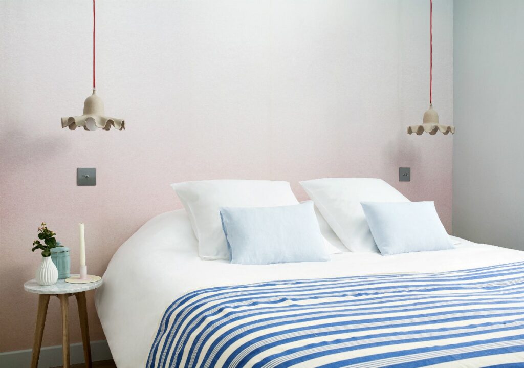 
The lamps are used to decorate and can be placed in the place of the headboard.